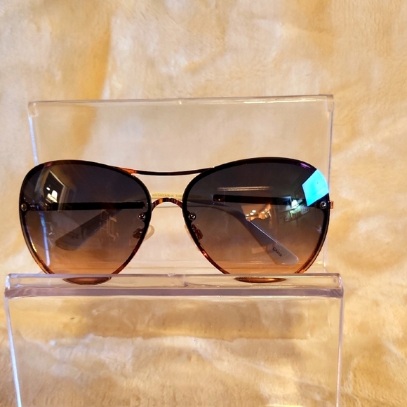 Tahari Stylish Brown Sunglasses - Picture 1 of 2